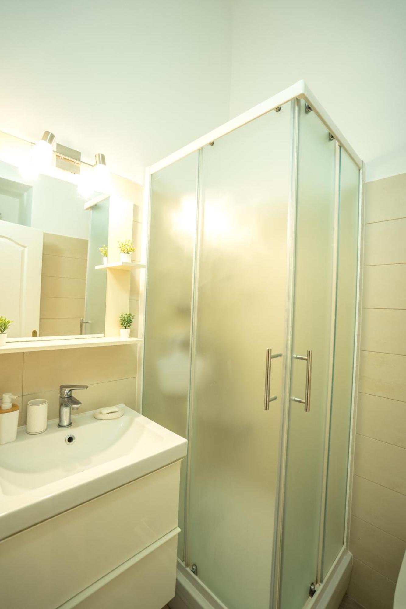Iris Apartment